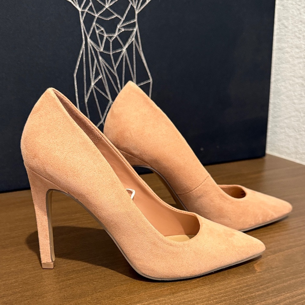 EUC: Elegant Nude Pink Faux Suede Pumps